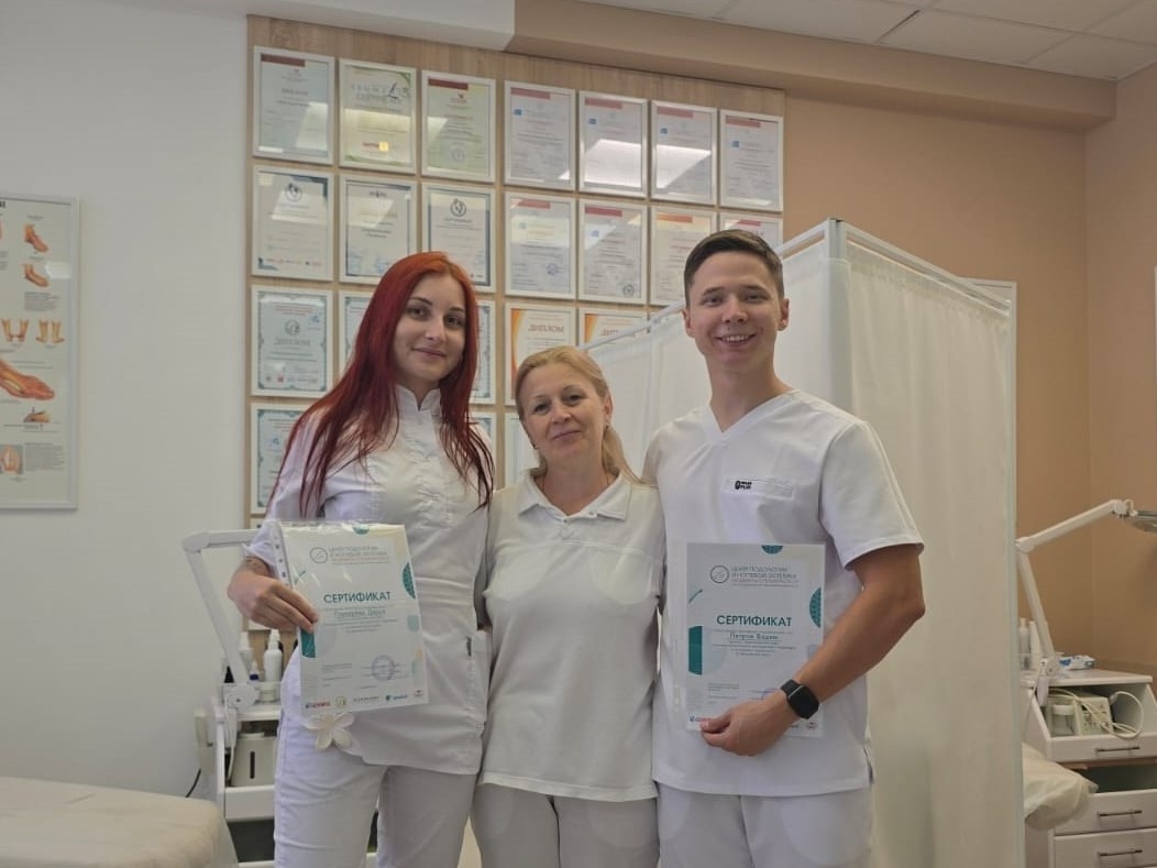 Поздравляем Дарью Глухарёву и Вадима Петрова с успешной сдачей выпускного экзамена