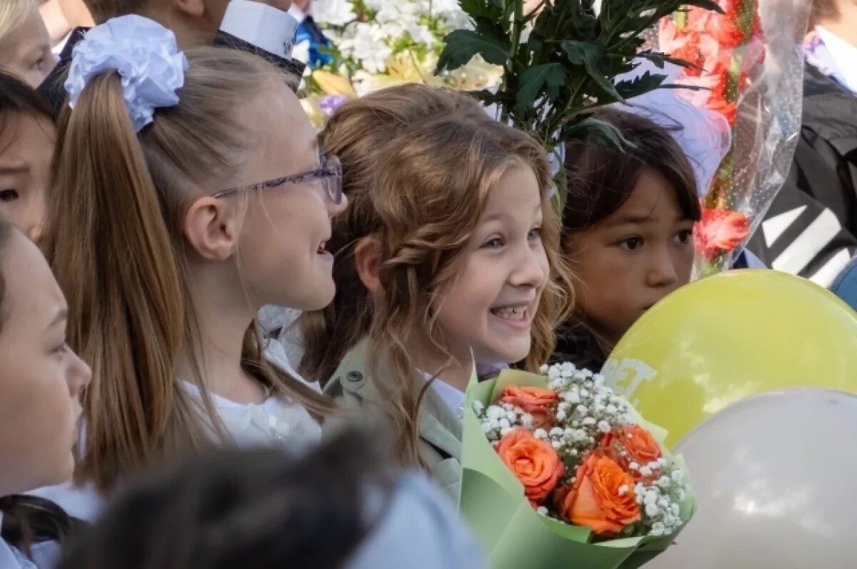    Василий Анохин: В День знаний за парты сядут 93 тысячи юных смолян