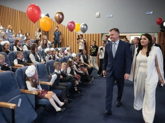    Слюсарь открыл новую школу в Суворовском // фото: телеграм-канал Юрия Слюсаря