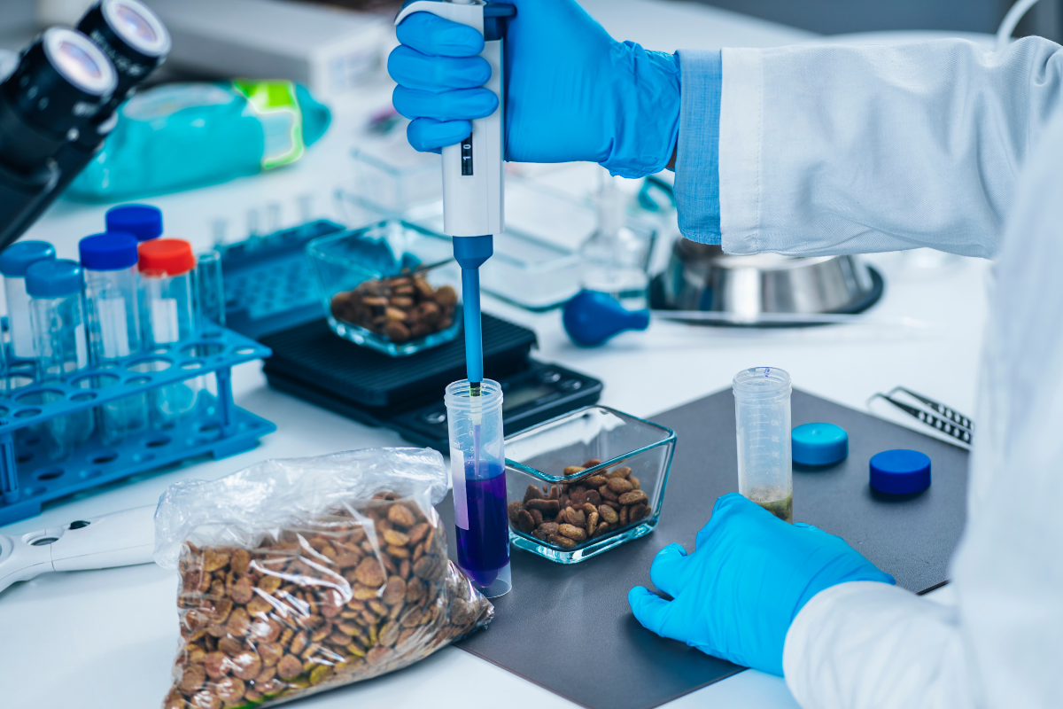 В образцах иностранных кормов выявили несоответствия различного характера 