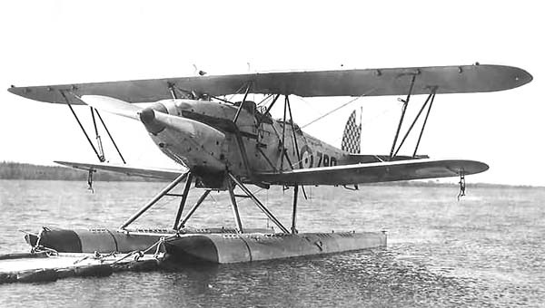 Истребитель «Оспрей» Mk. I имел и колесное шасси и поплавки