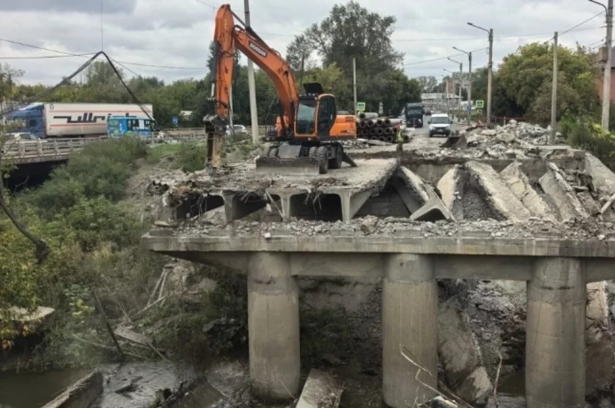    В Новосибирске начали разбирать мост через реку Тулу на Петухова