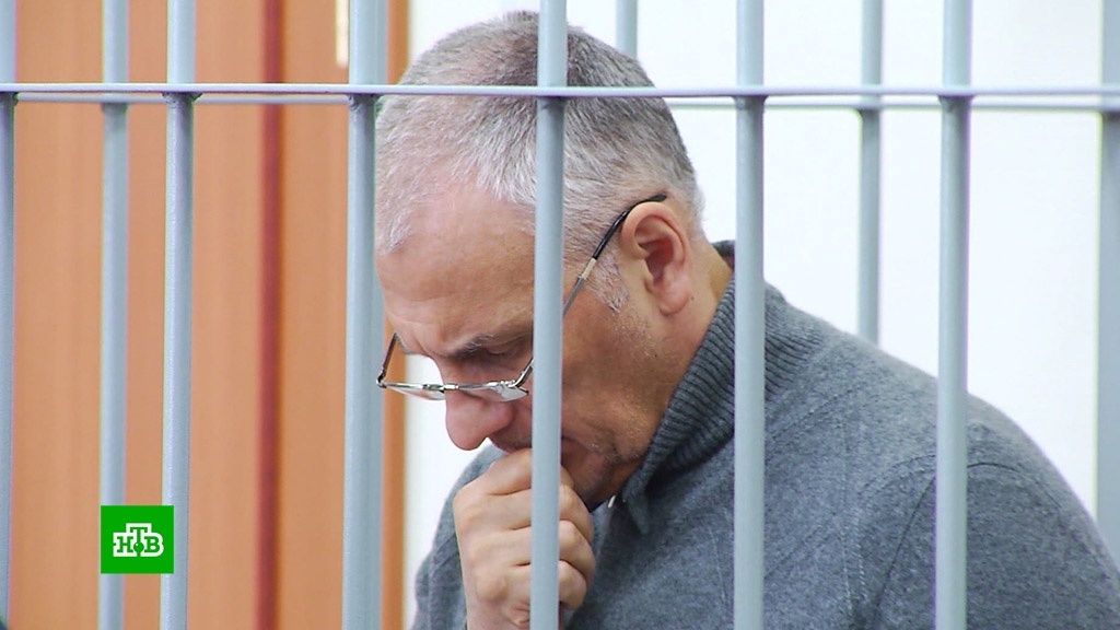    Суд оставил    экс-главу    Сахалина Хорошавина в тюрьме