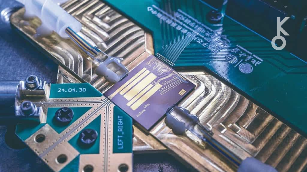 Китайские учёные из Пекинского университета и Гонконгского городского университета разработали революционную технологию для 6G-сетей. Система обеспечивает сверхвысокие скорости и полную совместимость частот, обещая изменить будущее беспроводной связи. Узнайте, как это повлияет на повседневную жизнь и технологии.