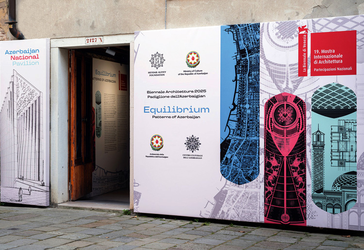 Вход в Азербайджанский павильон расположился на площади Кампо делла Тана – напротив Арсенала. Фото: Ugo Carmeni / La Biennale di Venezia