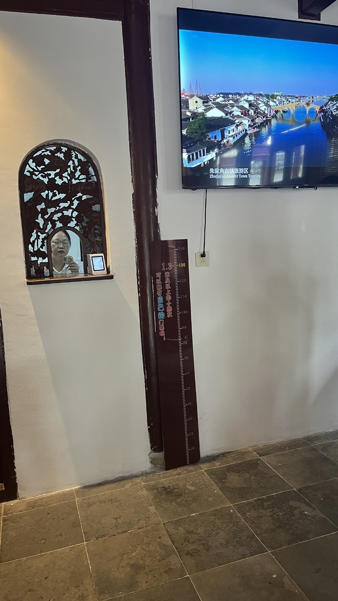 Касса - просто маленькое окошко