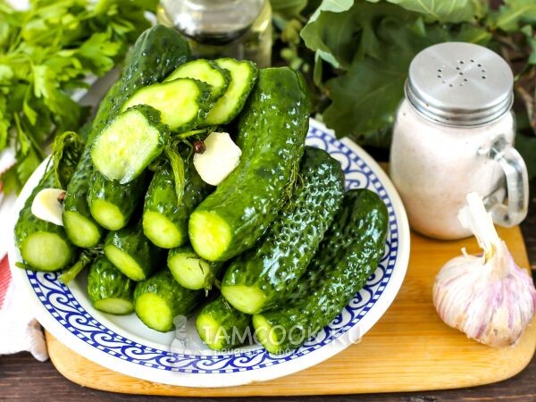 Малосольные огурцы холодным способом (в кастрюле)