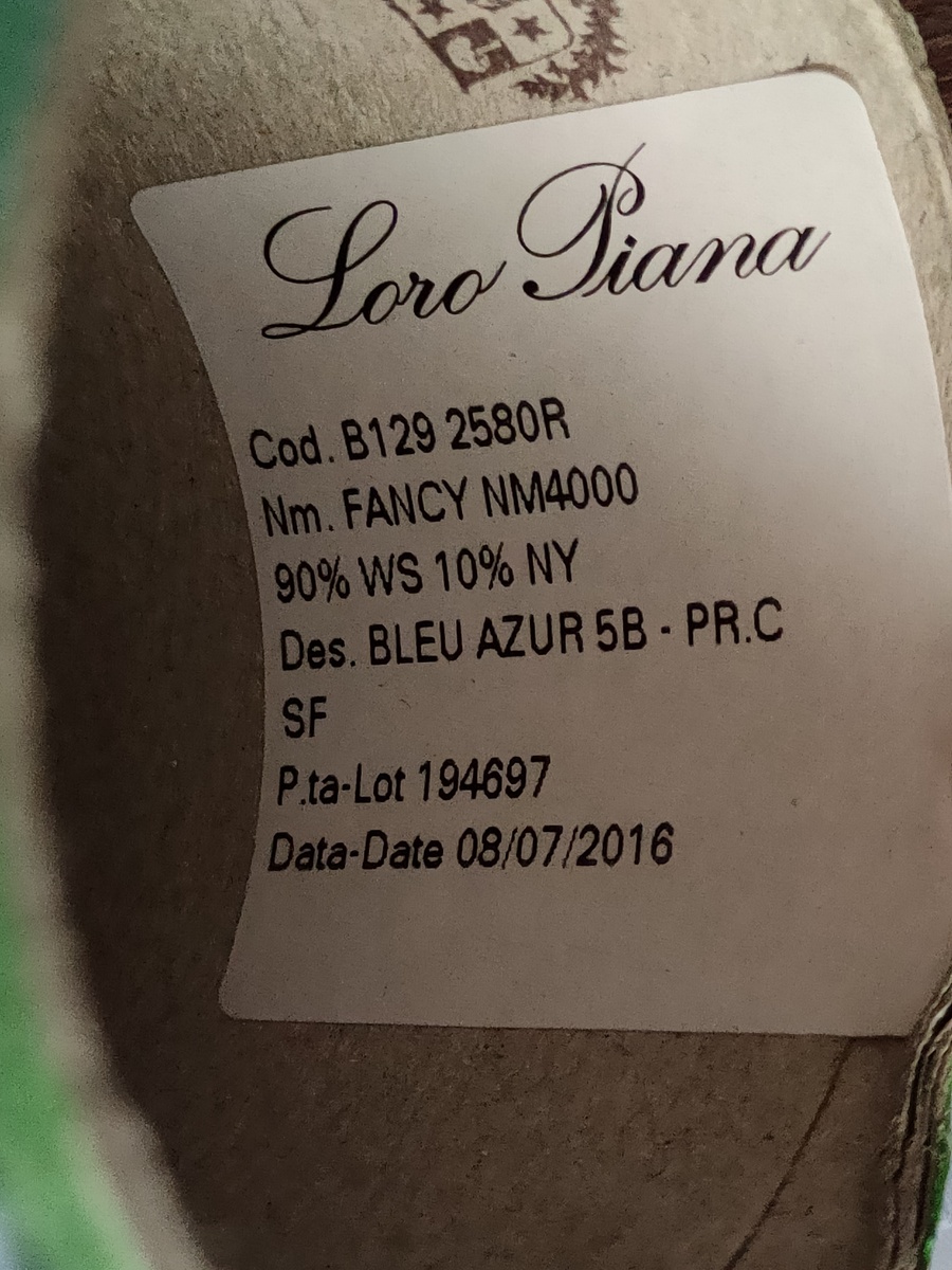 Пряжа, как видите, уже успела полежать. Это итальянский сток.