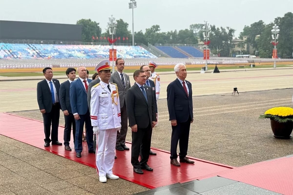    В Ханой прибыла российская делегация.