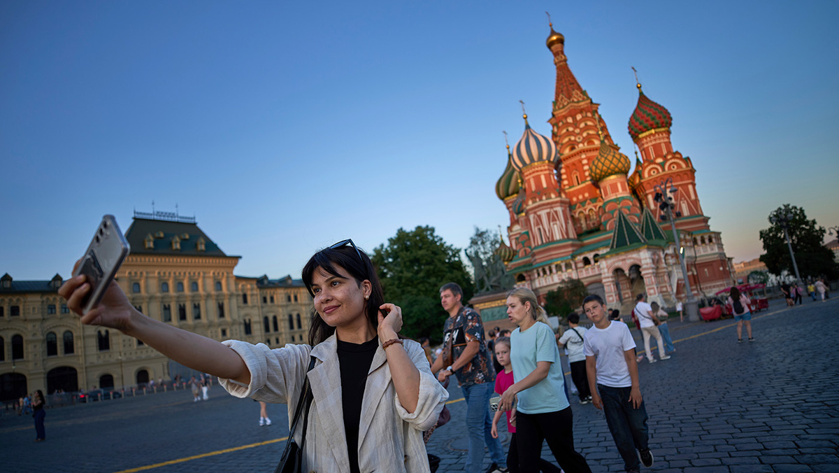   Alexander Zemlianichenko / AP