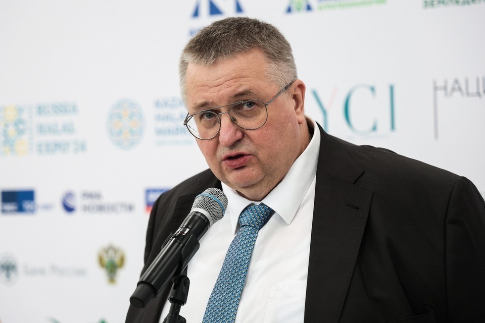    Оверчук заявил, что для Москвы очень важно сотрудничество в экономической сфере с Баку GLOBAL LOOK PRESS