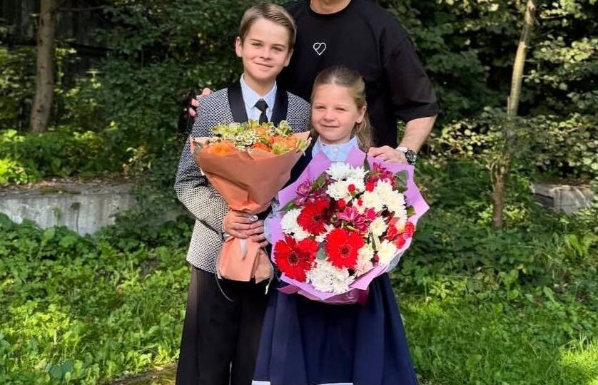 "Хочешь в школу?" - Лера Кудрявцева, Катя Лель, Сергей Лазарев, Полина Гагарина и их маленькие школьники