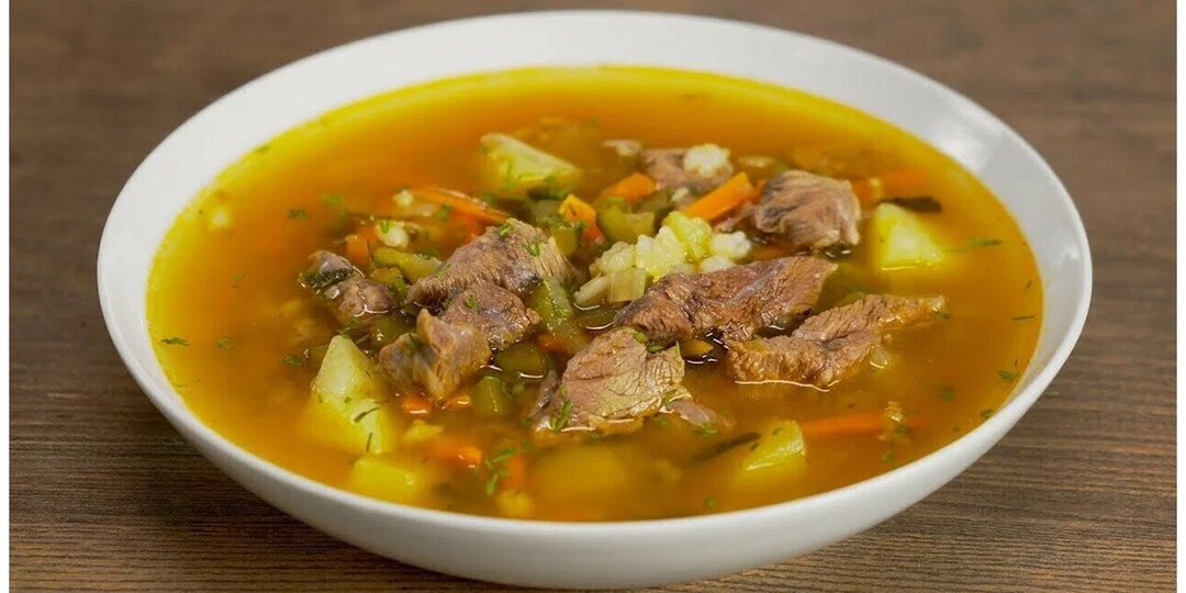 Как сварить рассольник на говяжьем бульоне — классика с насыщенным вкусом.