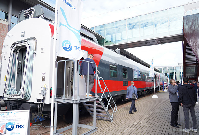 Новые тверские вагоны представили на Международном железнодорожном салоне