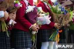  Фиолетовые волосы и пирсинг: в каком виде можно и нельзя ходить в школу  📷
