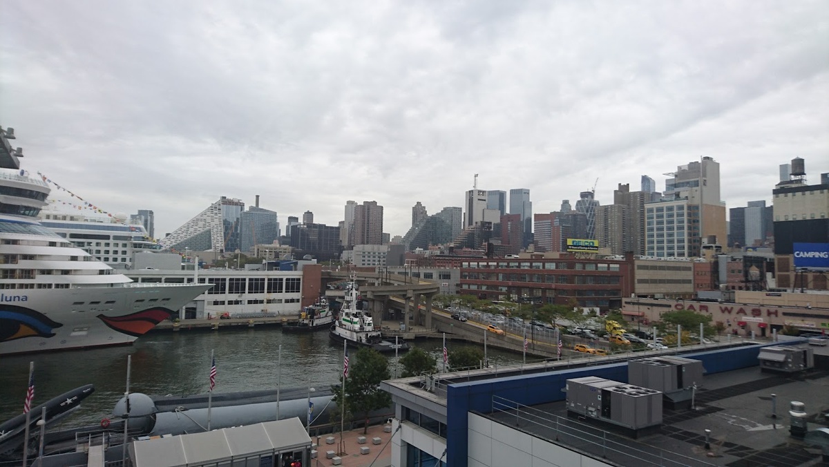 Манхэттенский круизный терминал в Нью-Йорке, личное фото автора из поездки в США в далеком 2016 году