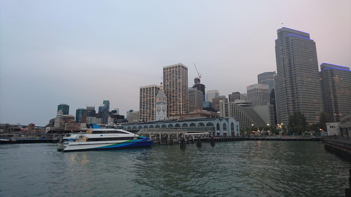 Паромный вокзал Сан-Франциско на набережной Эмбаркадеро. 