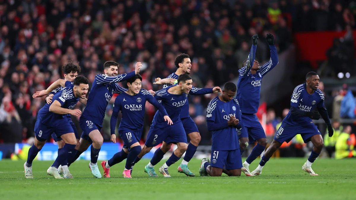 Игроки «Пари Сен-Жермен» празднуют победу (Фото Robbie Jay Barratt - AMA / Getty Images)