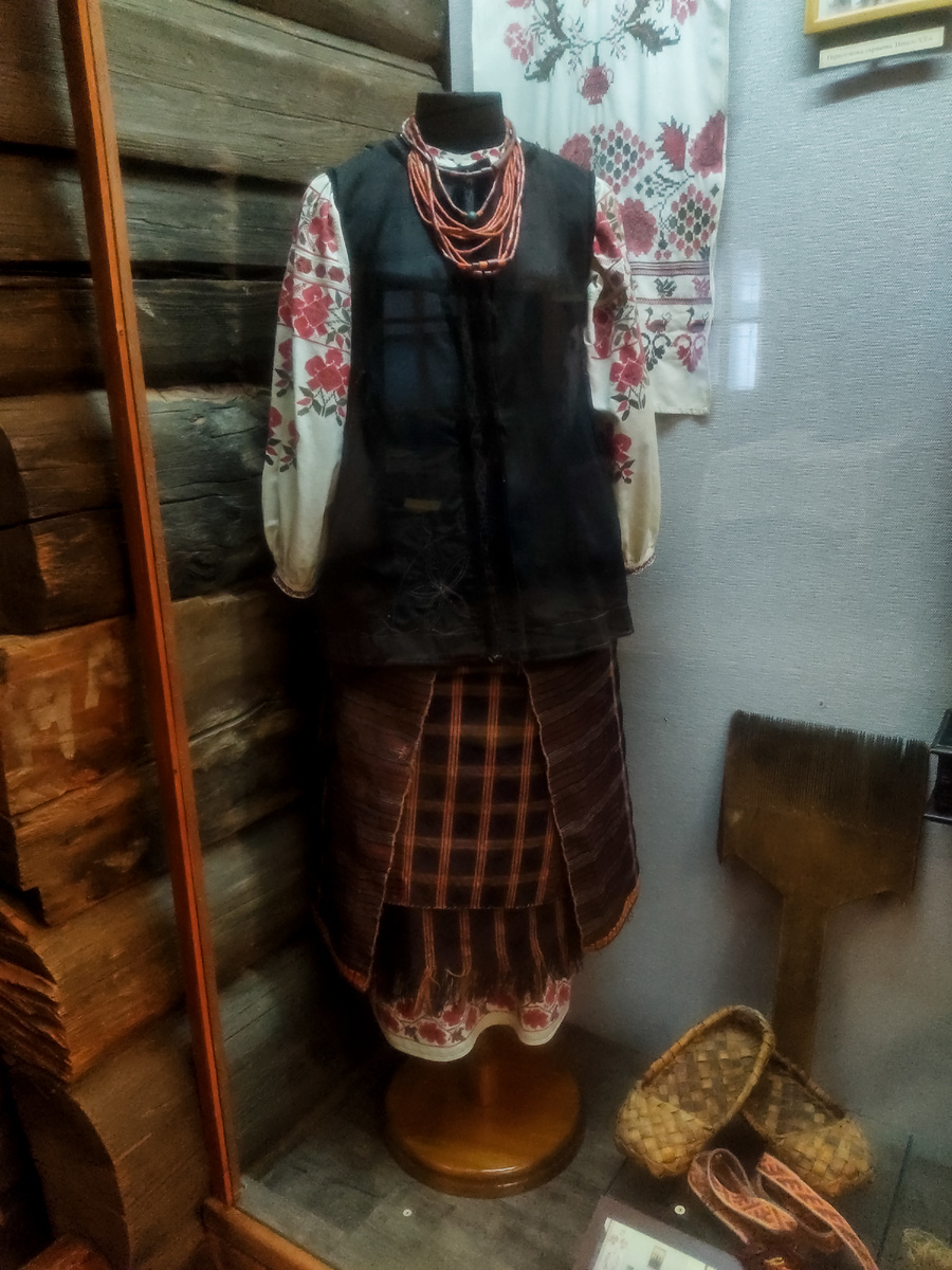 Это так удивительно, видеть на Дальнем востоке одежду со своей родины, Придонья