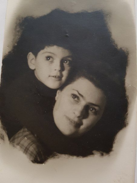 Виктор Резников с мамой