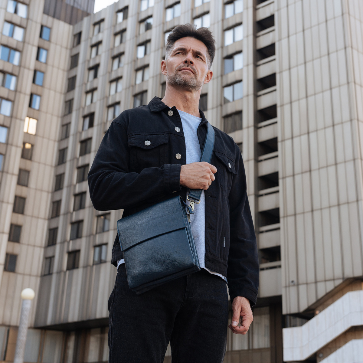 Кожаная сумка-планшет бренда Великоросс