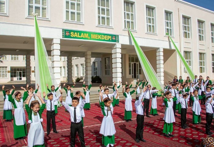 Празднование Дня знаний в селе Ызгант Геоктепинского этрапа Ахалского велаята, 1 сентября, 2023 г. (Фото: TDH)