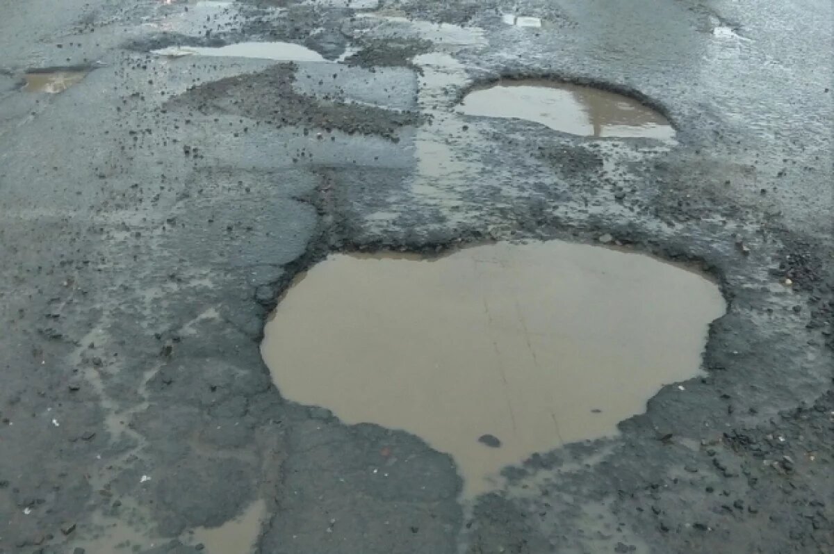    Глава поселкового совета в Новоорском районе привлечен к административной ответственности в связи с ненадлежащим содержанием автодорог.