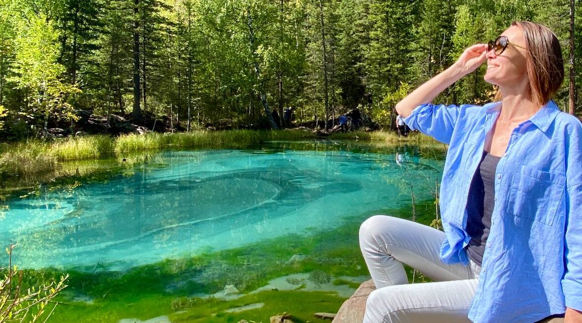 Начало сентября, два человека в кадр попали