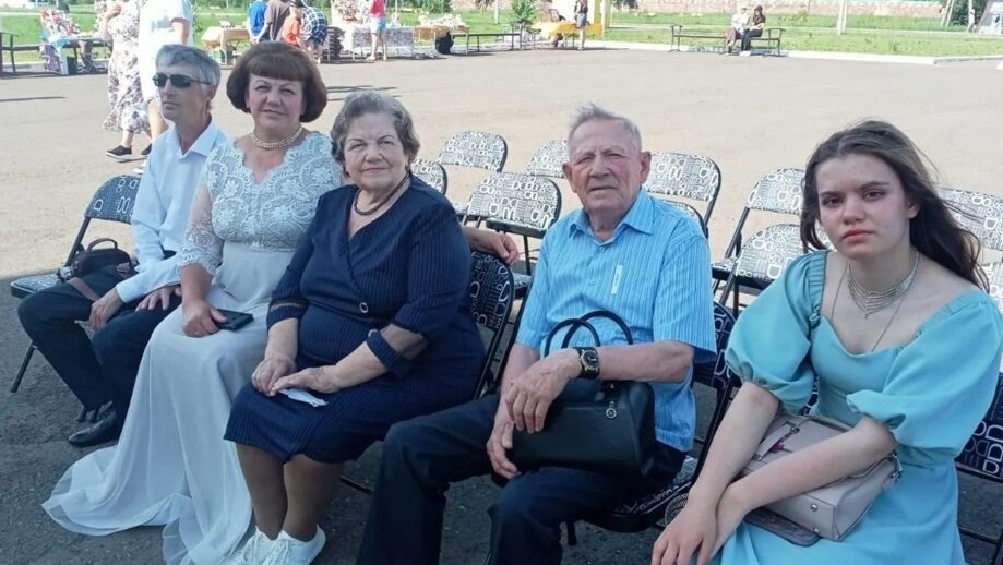    Педагогическая династия Донсковых-Елизарьевых. Фото: сообщество VK «Историко-краеведческий музей Малоозёрской школы»