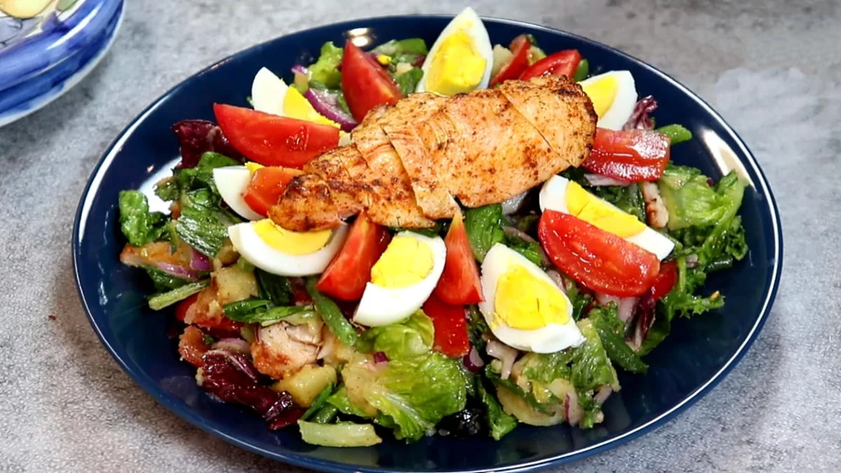 Салат Нисуаз с куриной грудкой