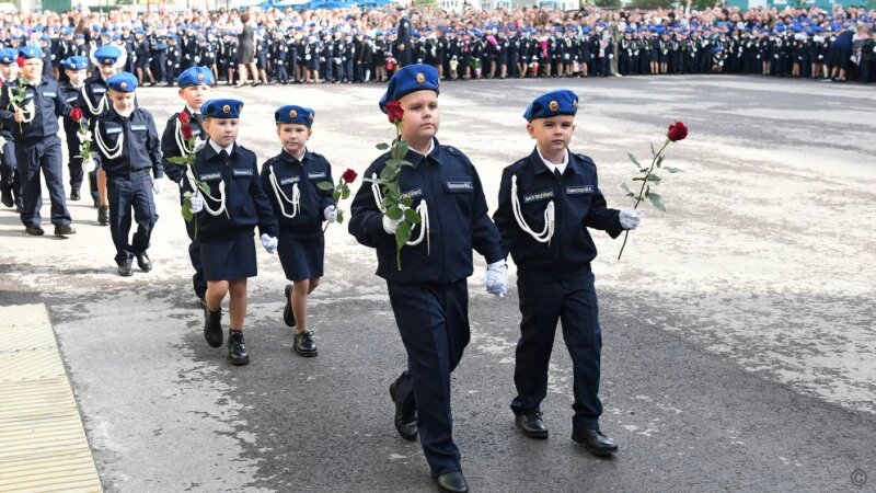     Торжественная линейка в день знаний в лицее № 52. Фото предоставлено пресс-службой Администрации Барнаула.