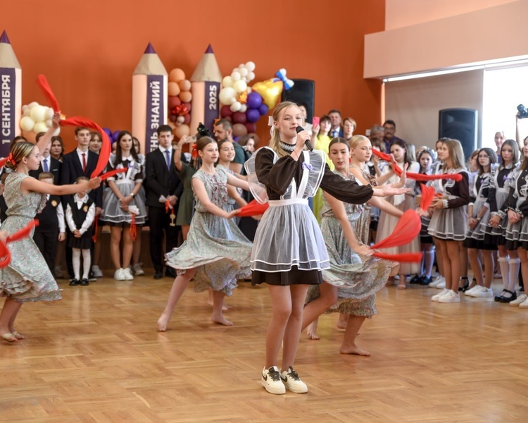     Линейки в курских школах прошли без происшествий