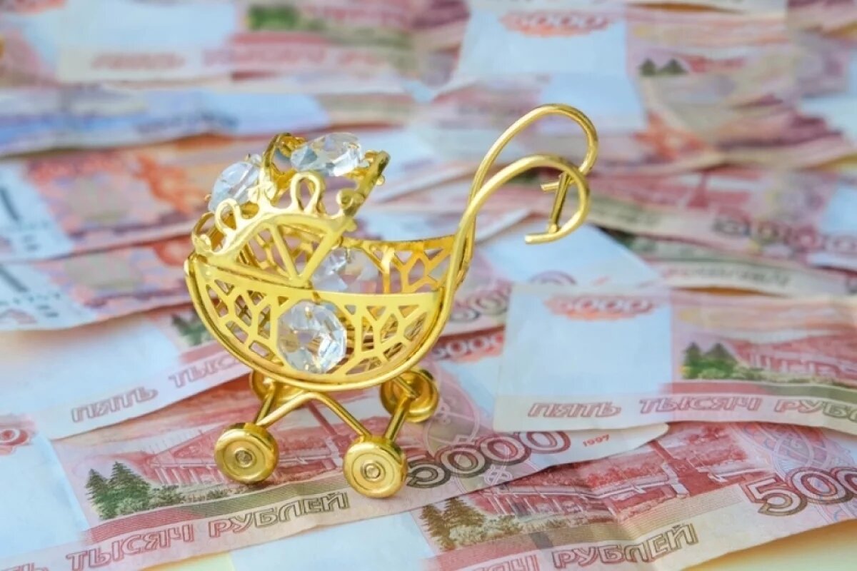    С 1 сентября будут по-новому рассчитываться пособия по беременности и родам студенткам.