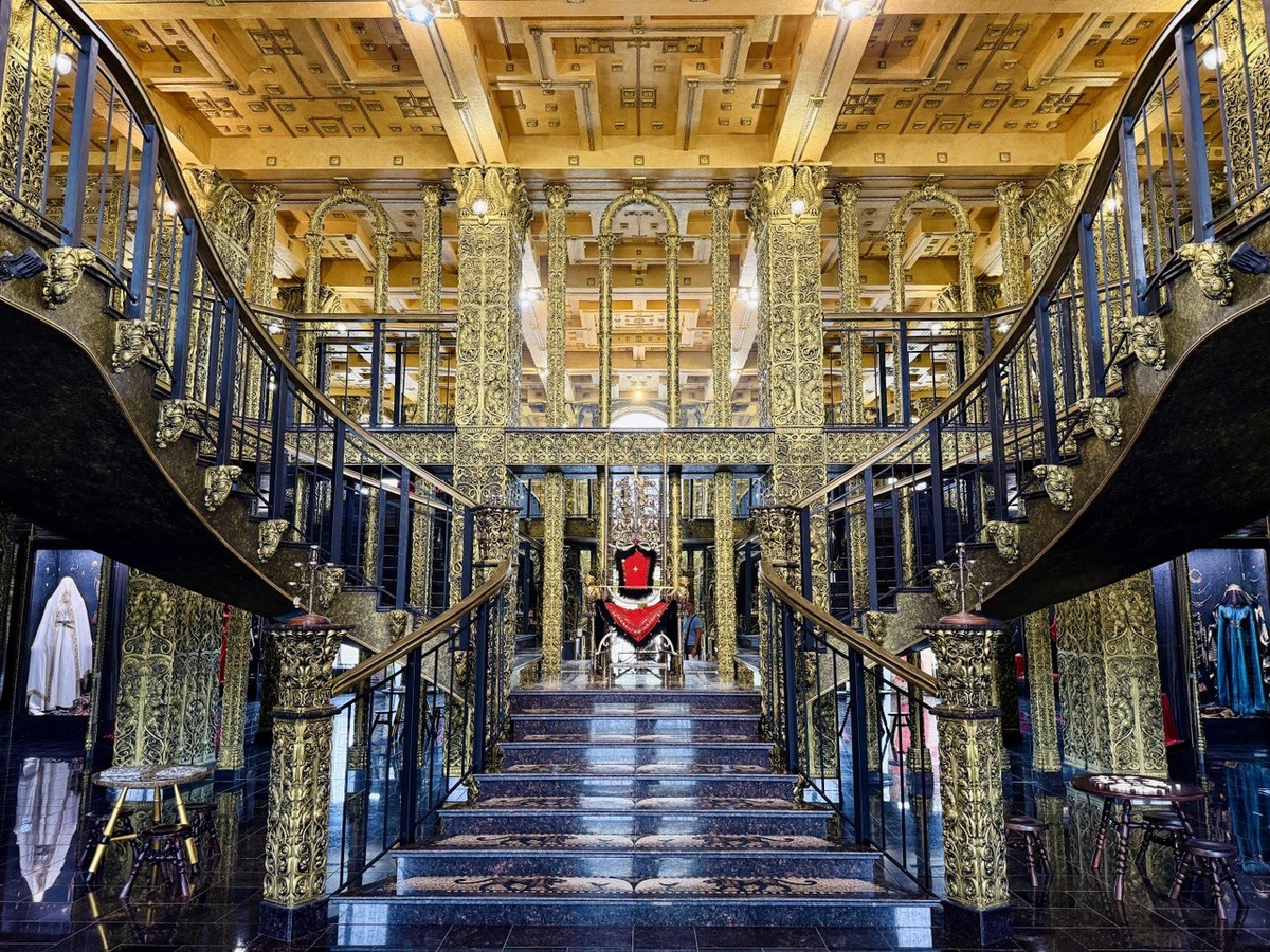 Лестница с мозаикой на каждой ступеньке