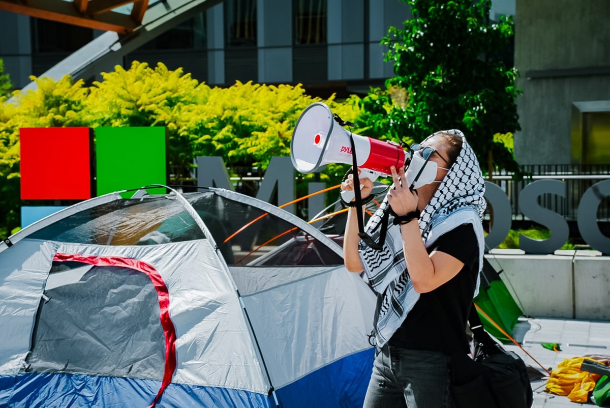 Фото: No Azure for Apartheid