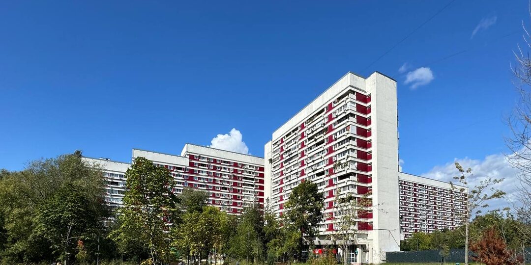 Осенняя улица: как сегодня выглядит самая престижная улица России 90-х годов