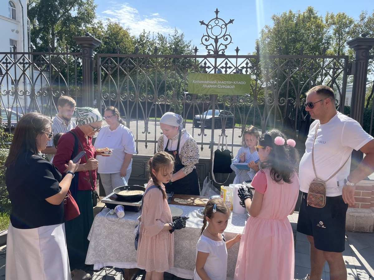 Света помогала и во время мастер-класса, она стоит слева от меня! 