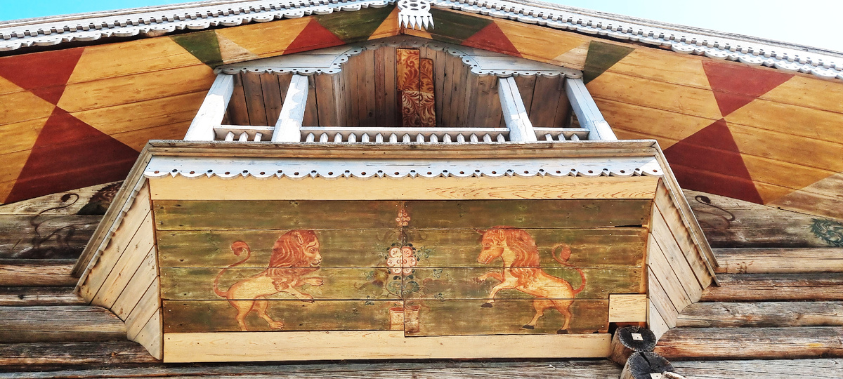 Фрагмент дома Кичева М. М. с росписью маляров Петровских в 1884 г., сейчас "музей  домовых росписей Поважья" г. Вельск, velskmuseum.ru/custom/20 (фото из личного архива).