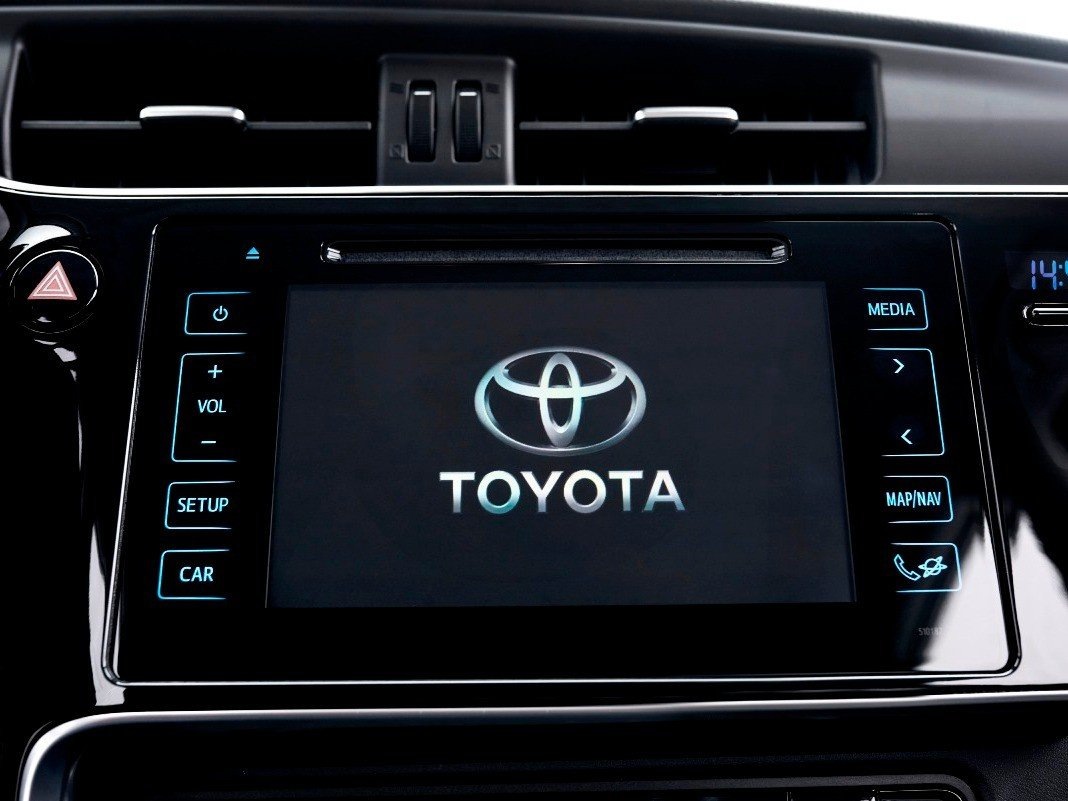    Toyota официально не признала наличие дефекта, утверждая, что проблема вызвана неправильным использованием системы