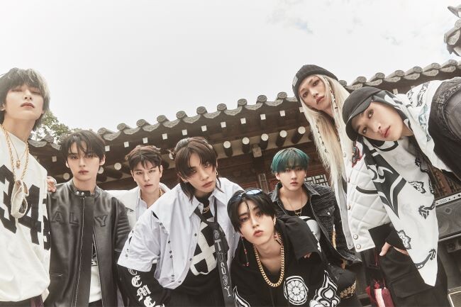 Фото с официального сайта артистов straykids.jype.com