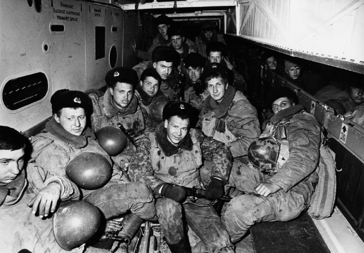 Морские пехотинцы летят на войну