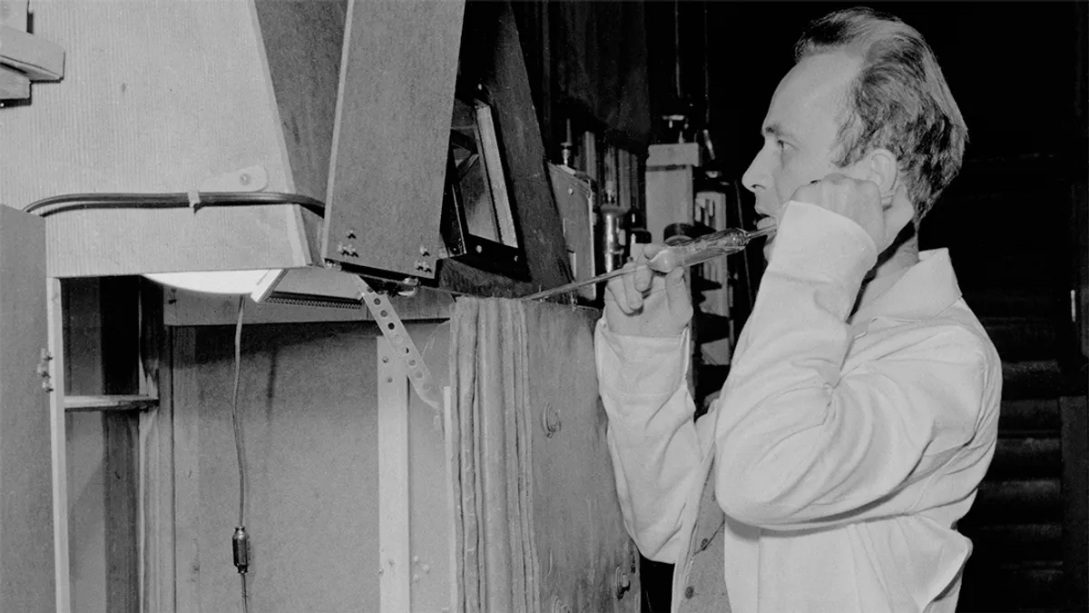 Доктор Джозеф Гамильтон, участвовавший в эксперименте.

Изображение предоставлено правительством США через Wikimedia Commons, общественное достояние