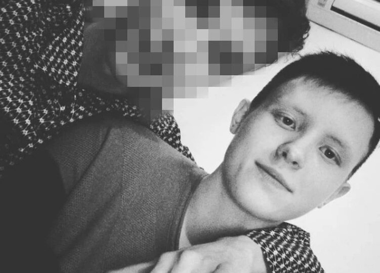 «Бабуля, я такое видел только в кино»: 19-летний парень покончил с собой на глазах друзей, которые его пытали