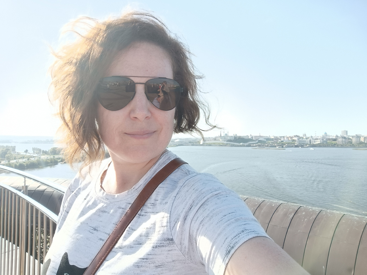 Просто я. Причёска называется "ветренная" 🤣🤣🤣