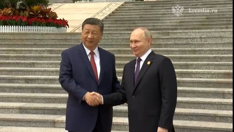     Рукопожатие Владимира Путина и Си Цзиньпина. kremlin.ru
