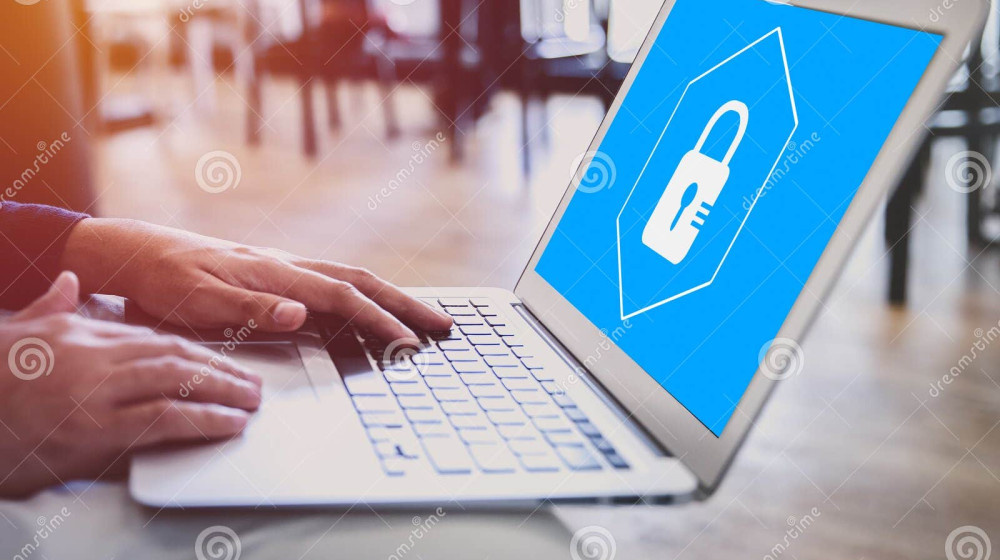    Опасные школьные ноутбуки: что скрывают камеры?