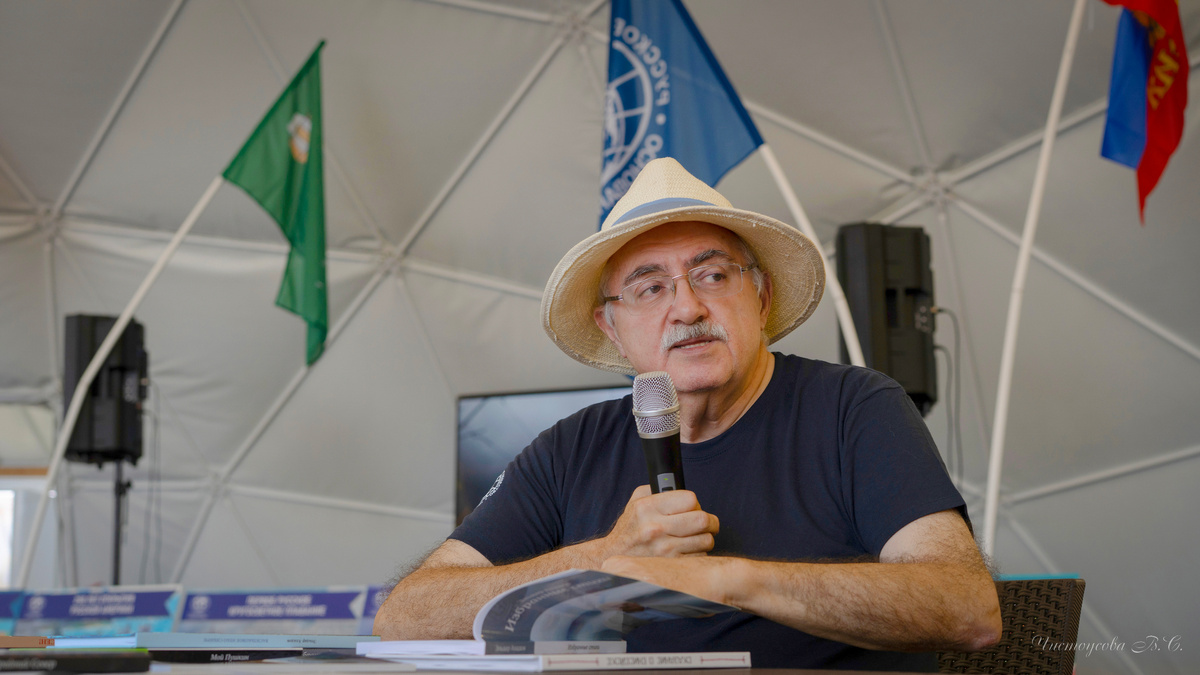 Эльдар Ахадов