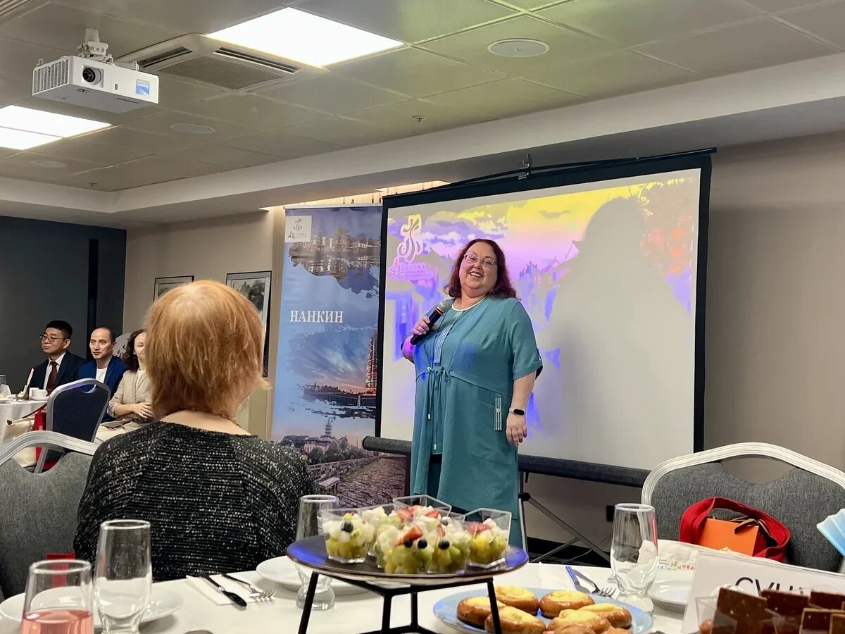    Вера Утехина рассказывает о росте российского турпотока в Китай. Фото: АТОР