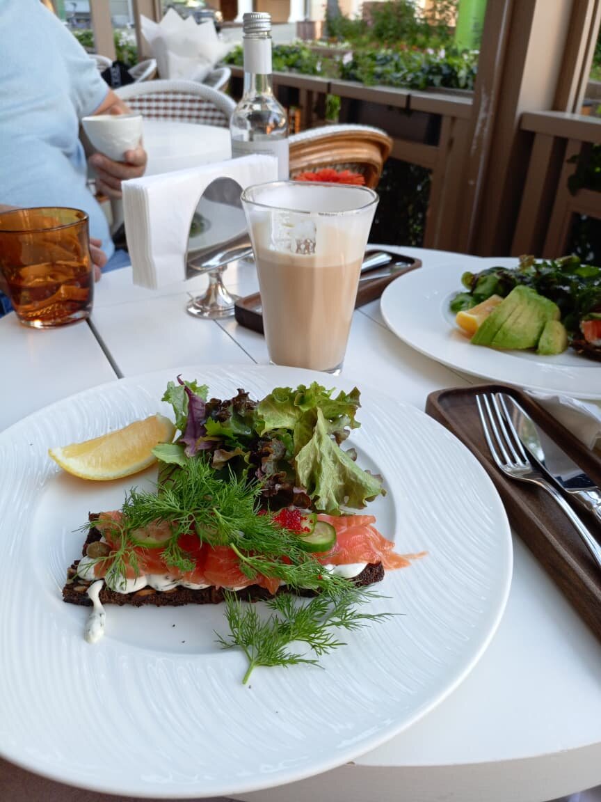 1 сентября. Утро, завтрак.