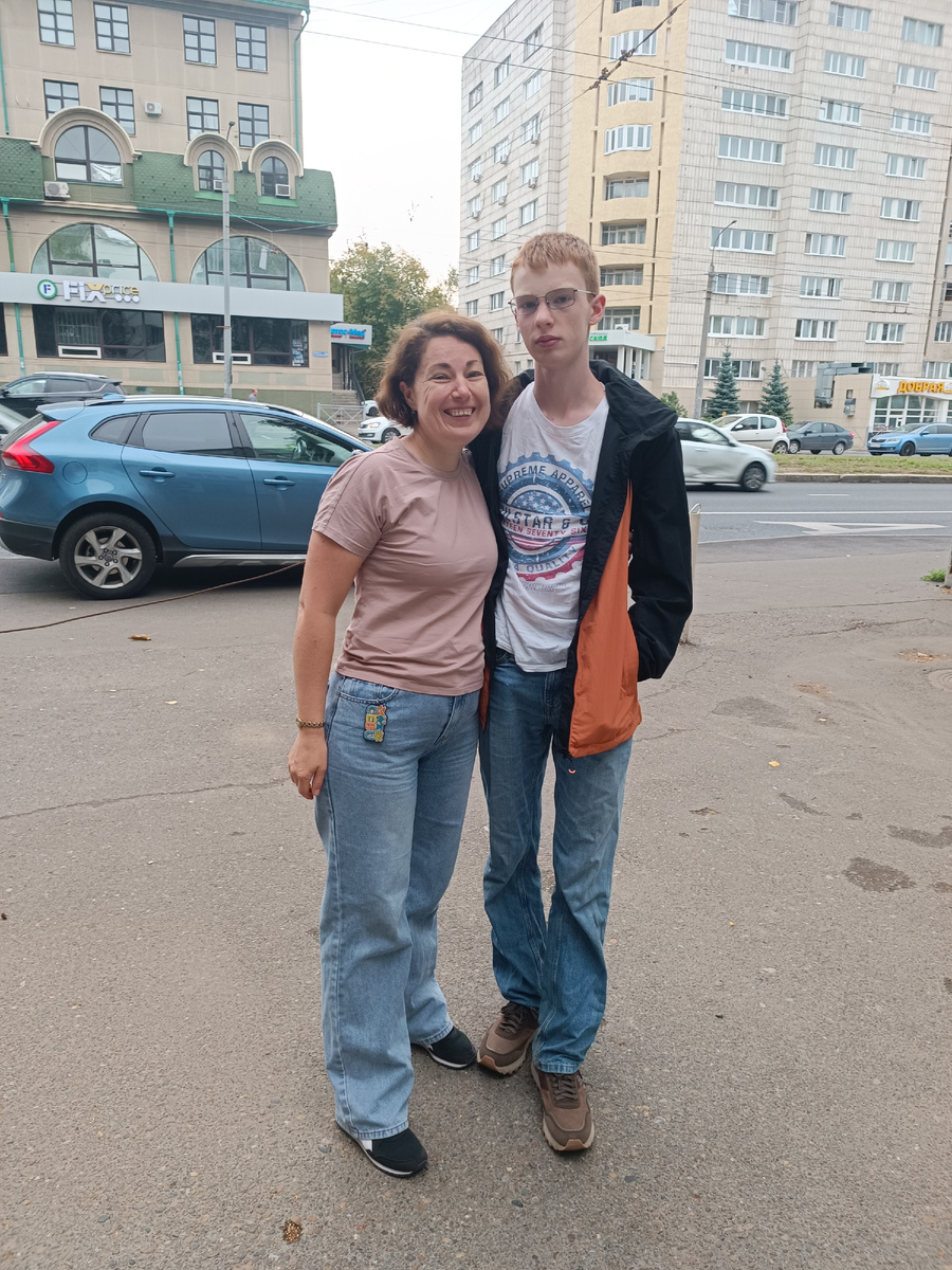 В Балашове, где мы вчера остановились ночевать, был вайфай. Поэтому удалось отредактиповать статью и поставить наше фото перед отъездом 😍